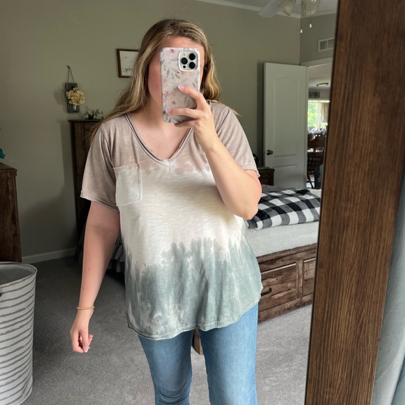 POL V-Neck Ombré T Shirt - Picture 2 of 5